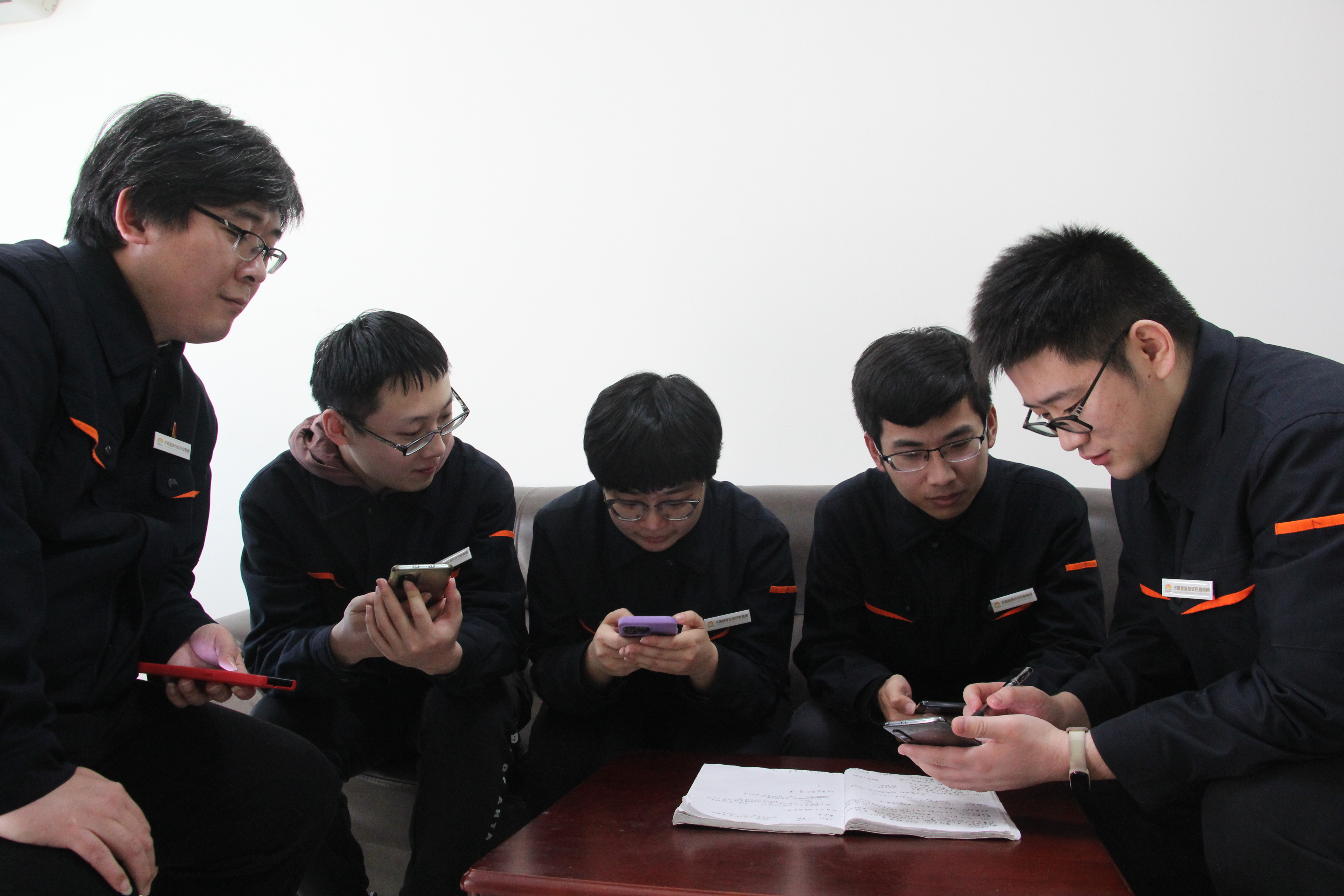 维多利亚老品牌vic(集团)官方网站