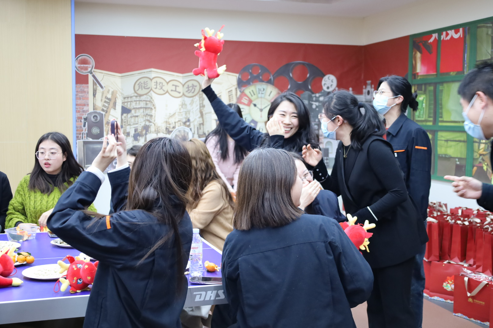 维多利亚老品牌vic(集团)官方网站