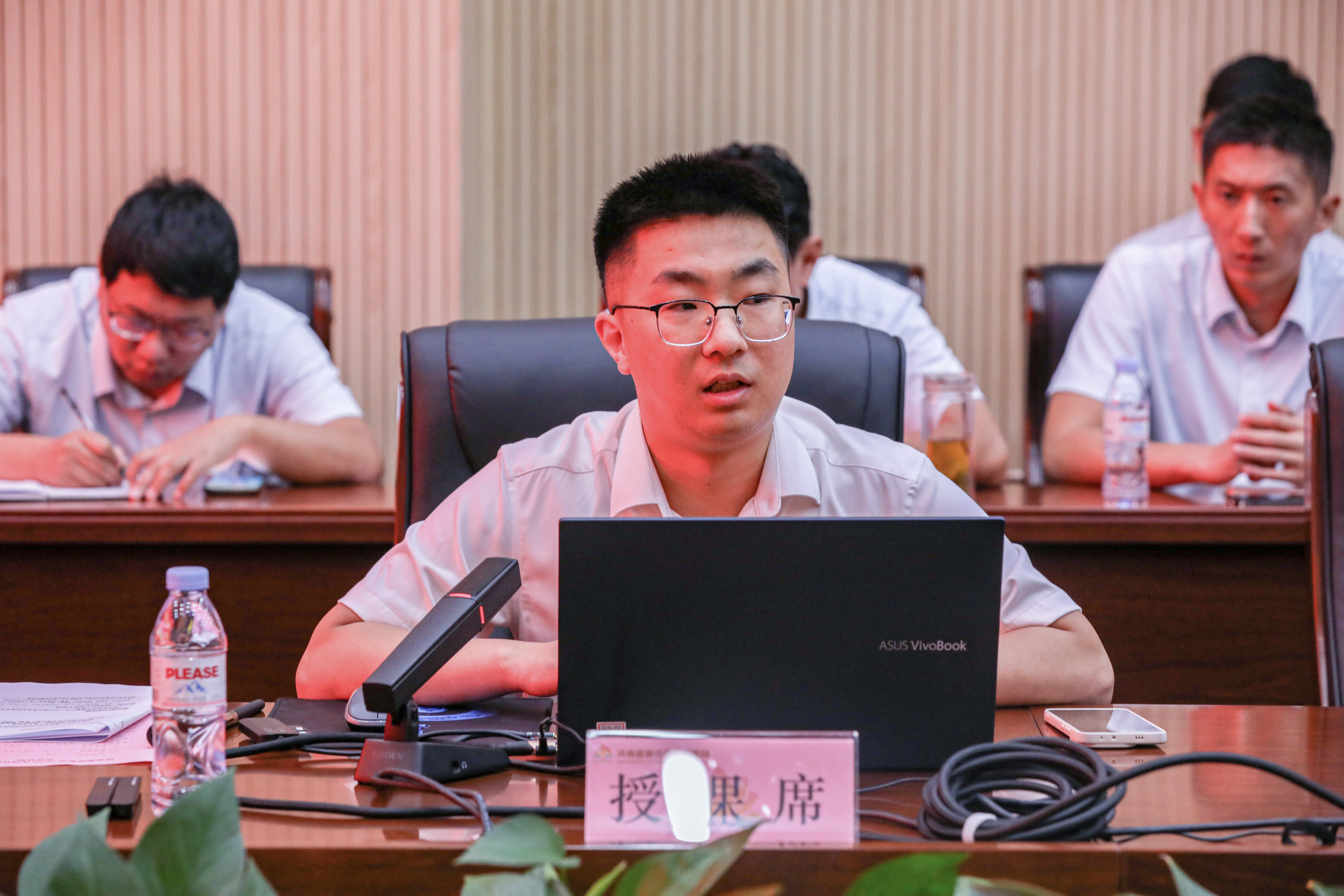 维多利亚老品牌vic(集团)官方网站